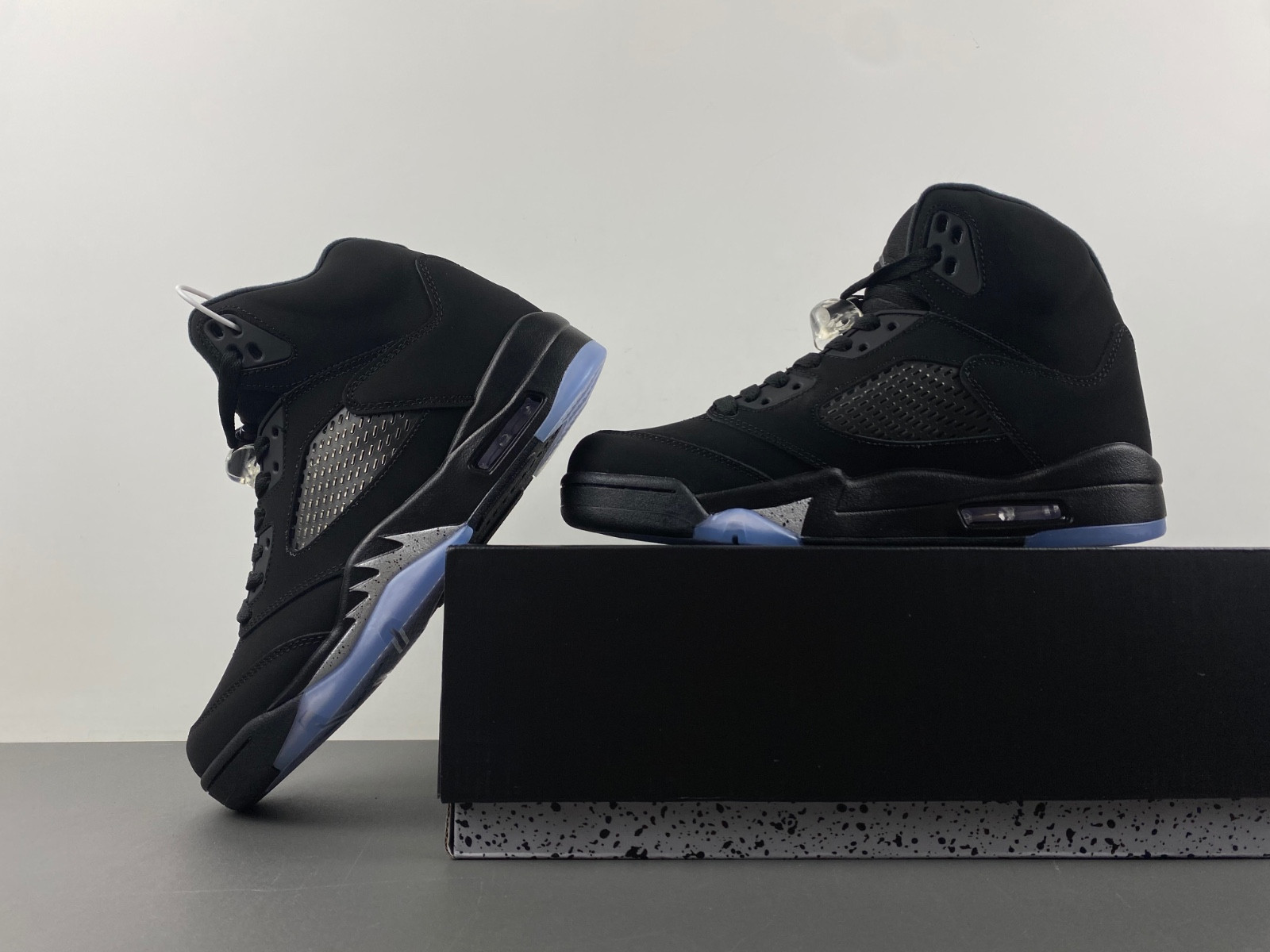 Air Jordan 5 Black Cat FZ2239-001