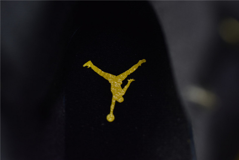 Air Jordan 1 Mid AJ1 852542-071