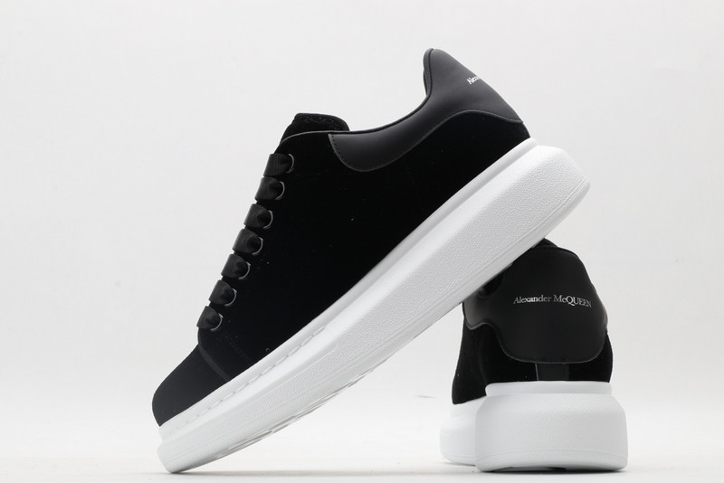 ALEXANDER MCQUEEN SNEAKER