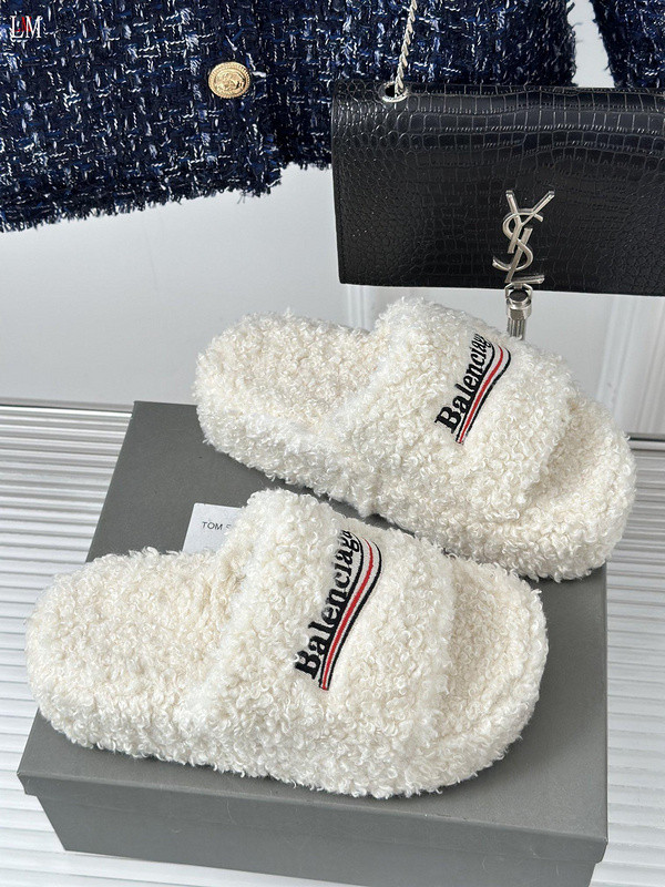 BALENCIAGA SLIDES
