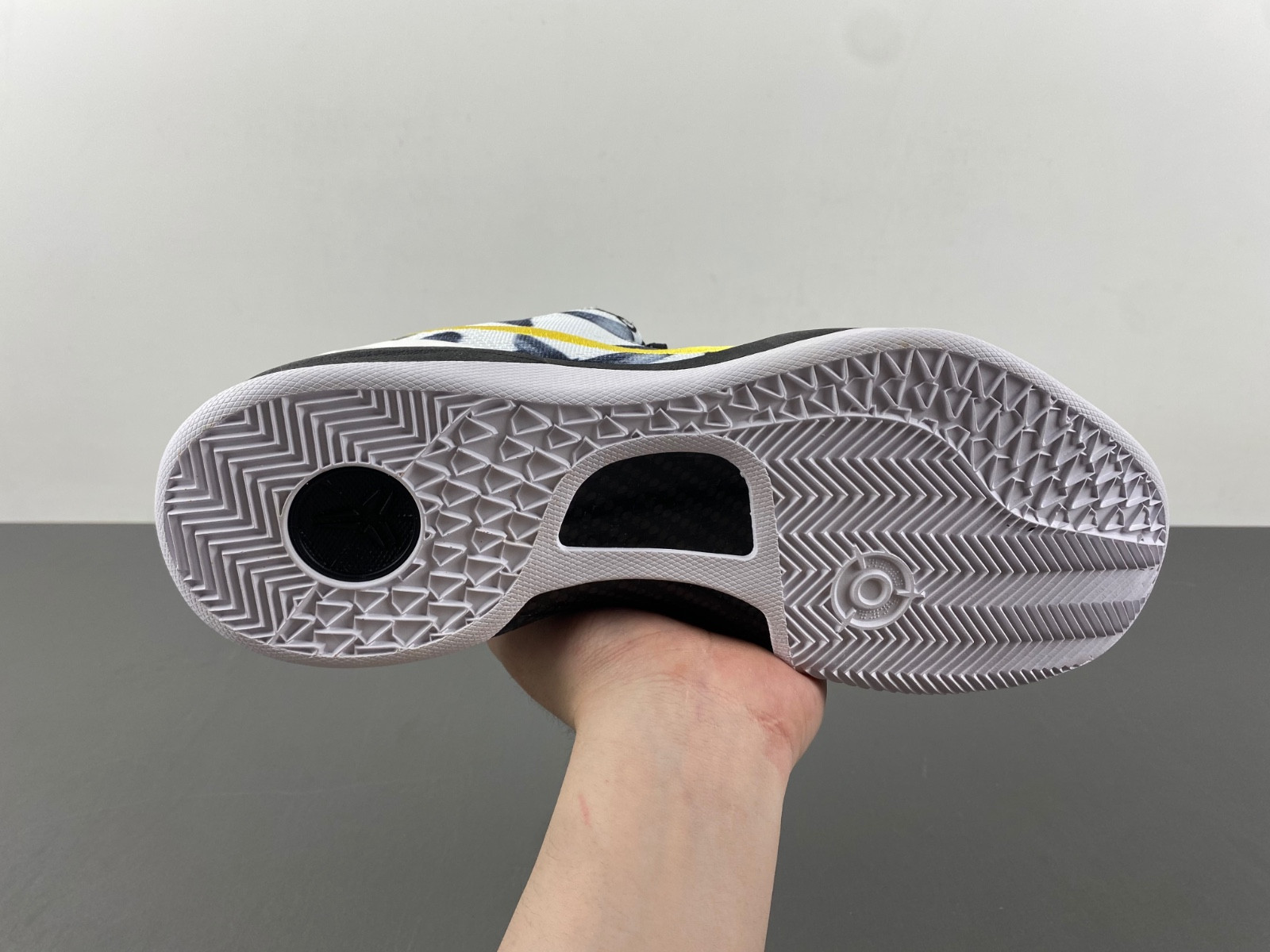 Nike Kobe 8 Protro White Metallic Gold FV6325-100