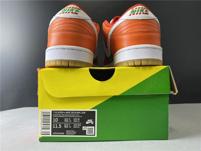 Nike SB Dunk Low 7 Eleven