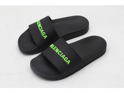 Ba*len*cia*ga black slides