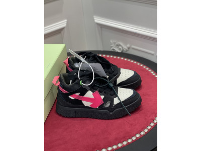 Off-White c/o Virgil Abloh