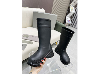 ba*len*cia*ga x Cr*0*s boot black