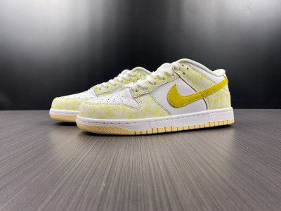 NIKE DUNK LOW “YELLOW STRIKE” DM9467-700