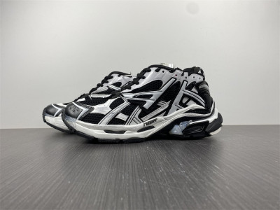 Ba*len*cia*ga runner 677403-w3rb2-9010