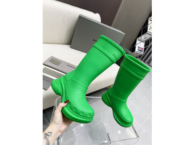 ba*len*cia*ga x Cr*0*s boot green