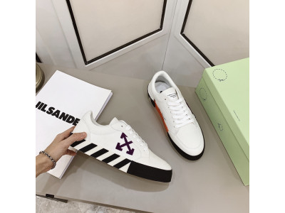 Off-White c/o Virgil Abloh