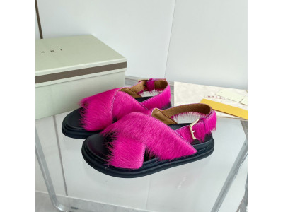 FUCHSIA LONG-HAIR CALFSKIN FUSSBETT