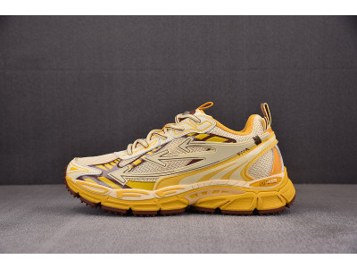 Off-White c/o Virgil Abloh