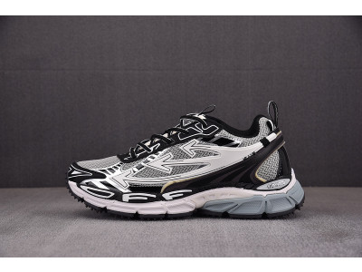 Off-White c/o Virgil Abloh