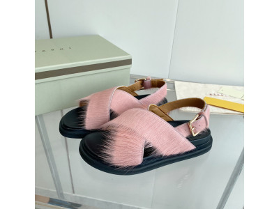 FUCHSIA LONG-HAIR CALFSKIN FUSSBETT