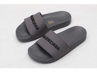 Ba*len*cia*ga grey slides