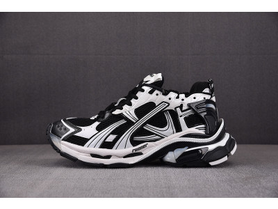 Ba*len*cia*ga runner 772774-w3rny-0120 (it’s not the same as the previous one!)